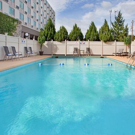 Holiday Inn At The Campus By Ihg Manhattan Buitenkant foto